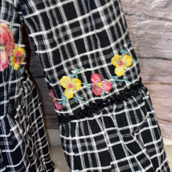 Savanna Jane Black & White Plaid Top With Embroidered Flowers - Picture 6 of 11